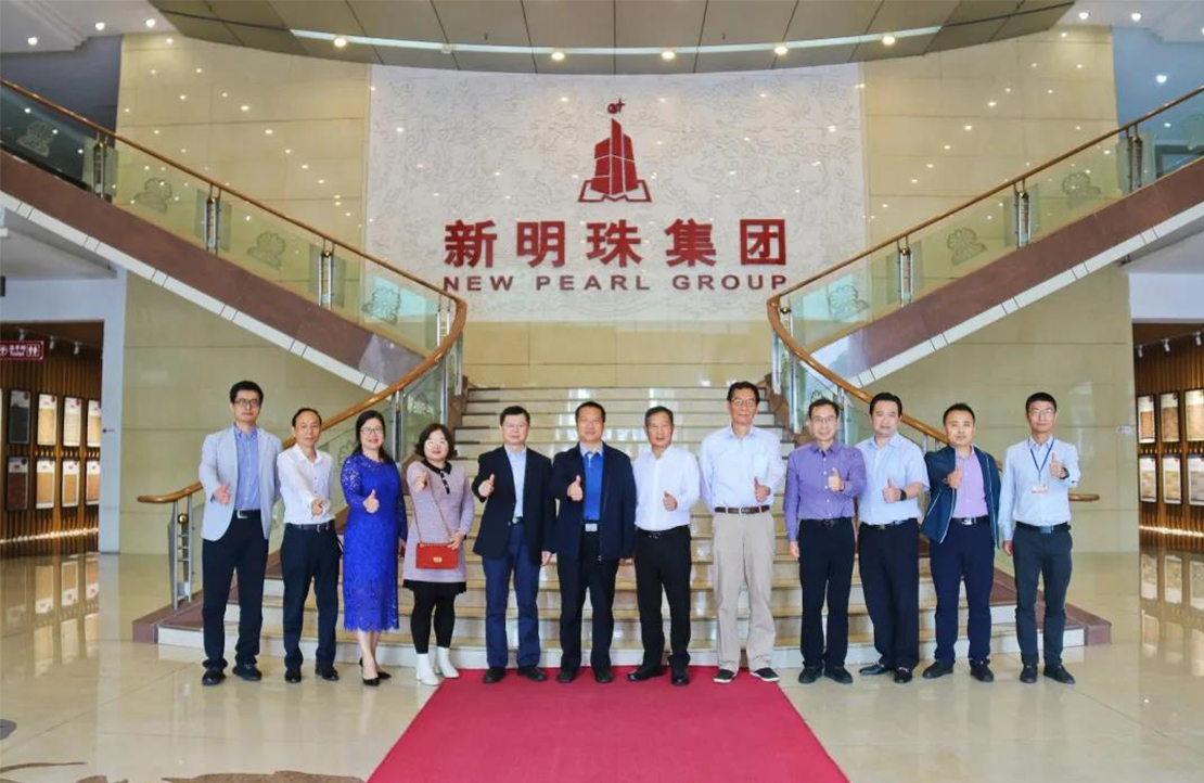 中国建材工业规划研究院院长曾令荣一行走进2024澳门原材料1688，共商行业发展大计